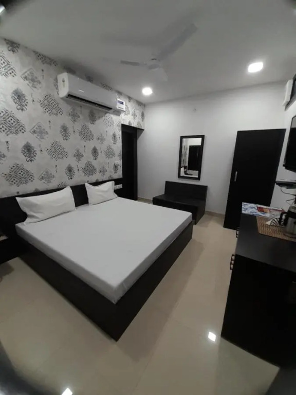 Ханзи: Hotel Shree