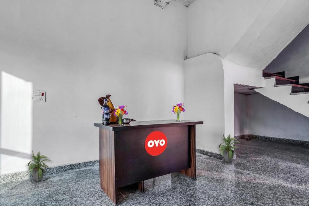 Большая Нойда: OYO Flagship 703580 Ap Bloom