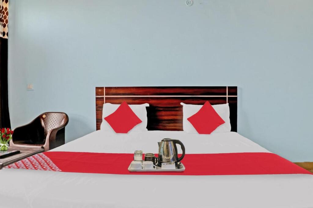 Нойда: Oyo Bhagyashree Hotel Crown View