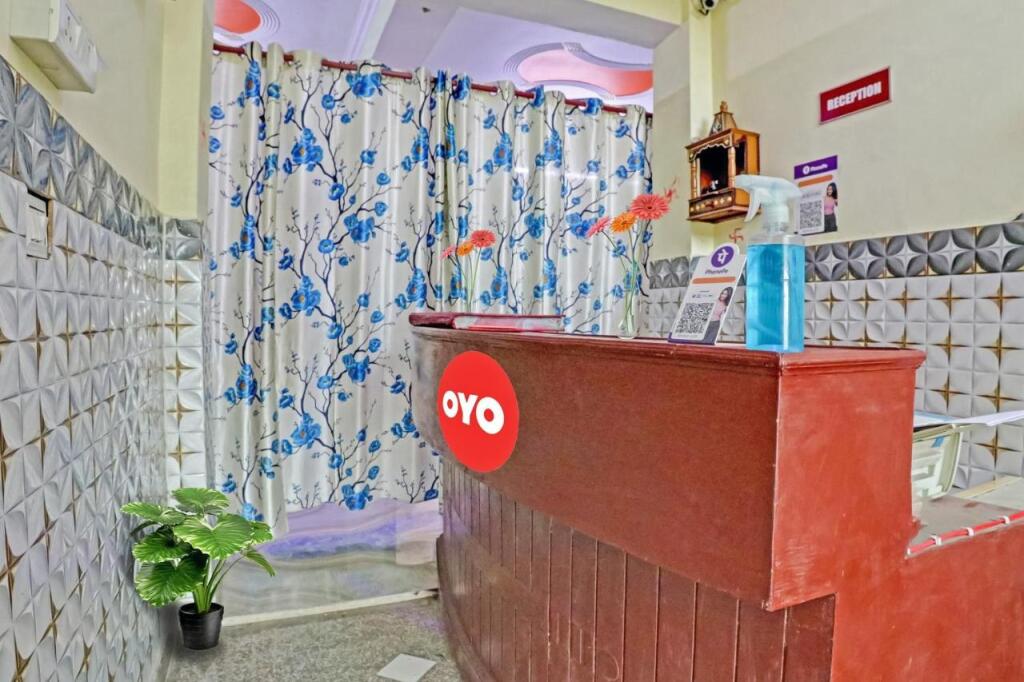 Нойда: Oyo Bhagyashree Hotel Crown View