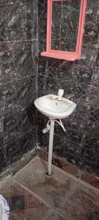 Большая Нойда: POP Royal Guest House Near GNIDA Office Metro Station