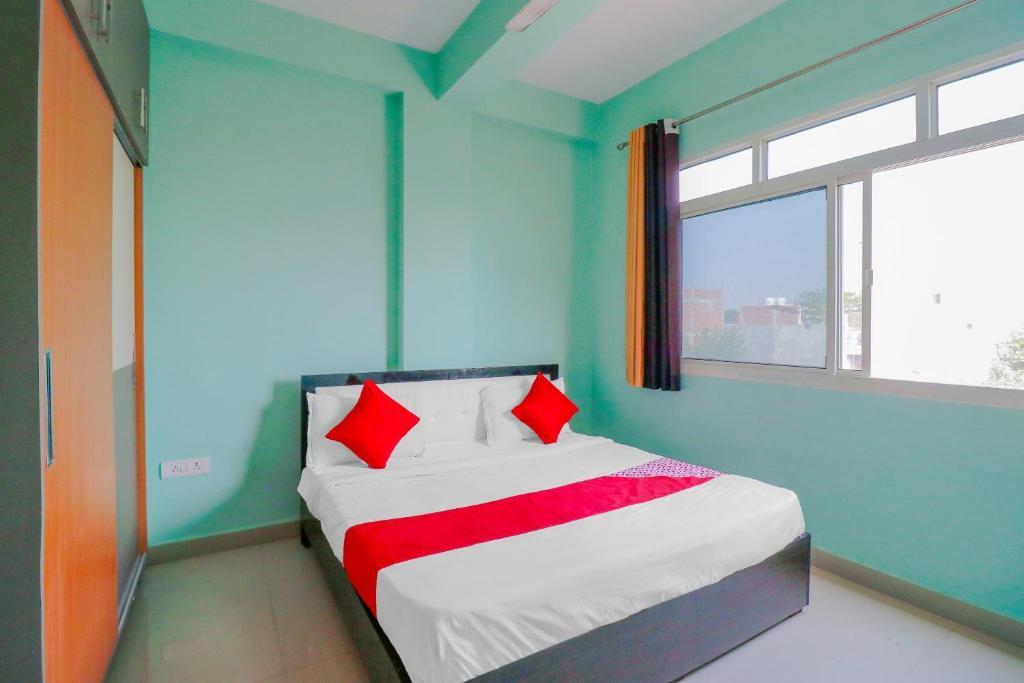 Нойда: OYO Flagship AM Residency Near Noida Sector 51 Metro Station