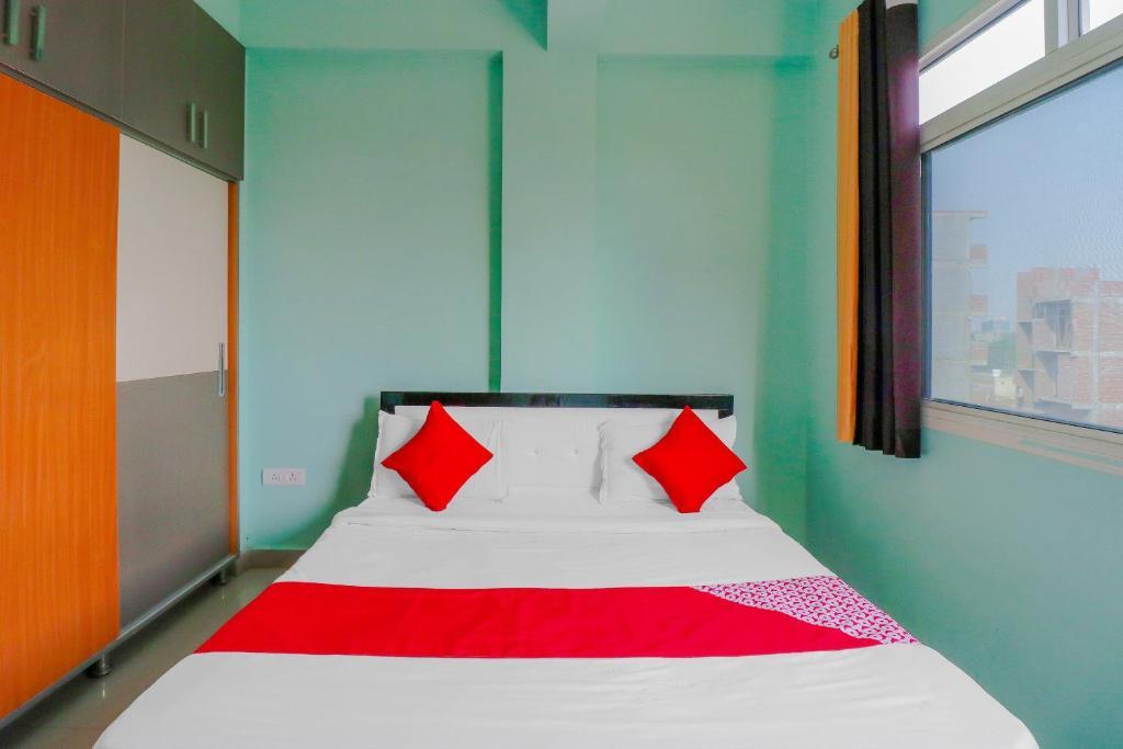 Нойда: OYO Flagship AM Residency Near Noida Sector 51 Metro Station