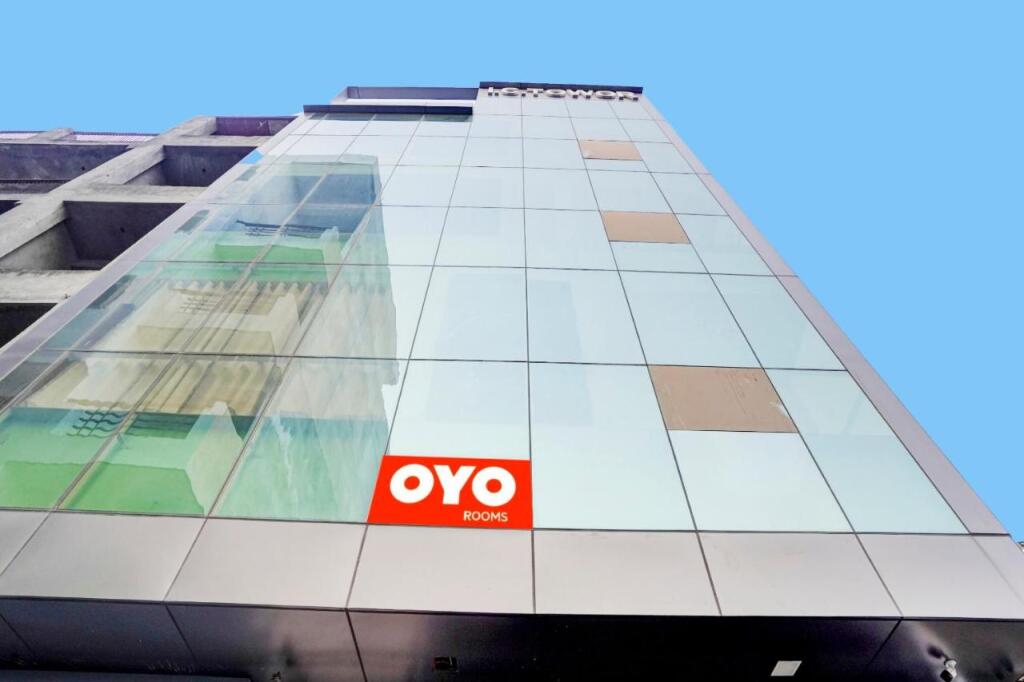 Нойда: OYO Flagship 805953 Hotel Ic Tower