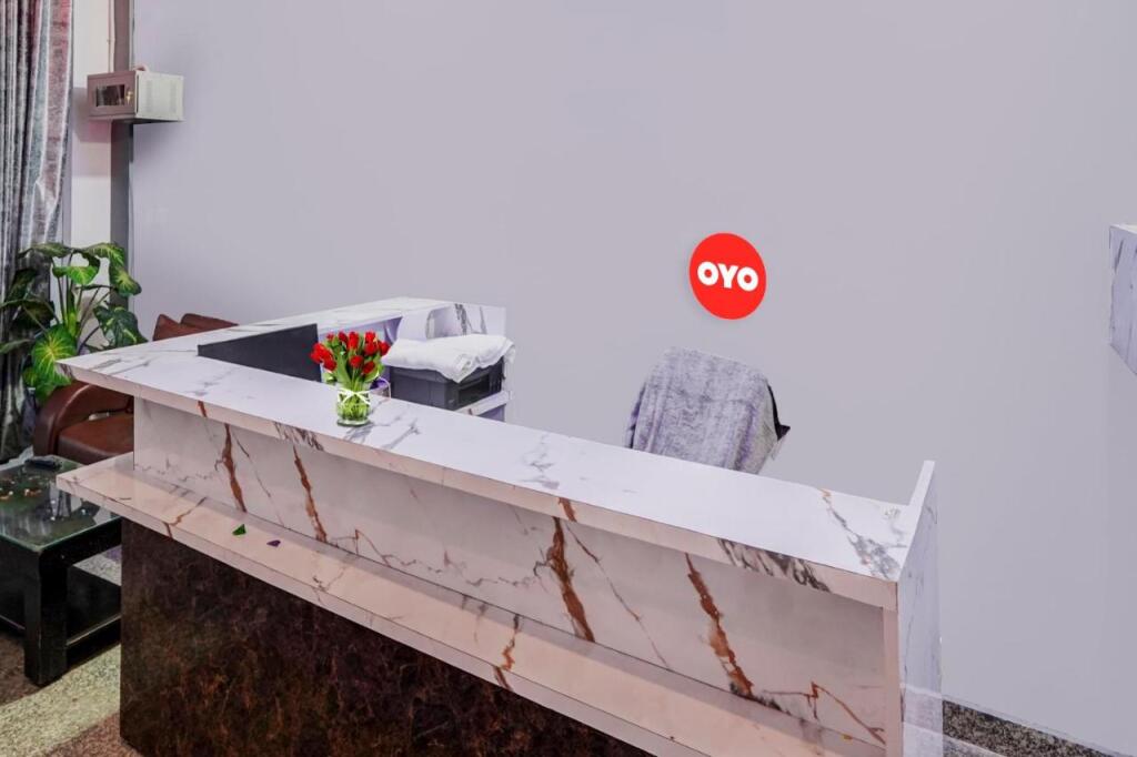 Нойда: OYO Flagship 805953 Hotel Ic Tower