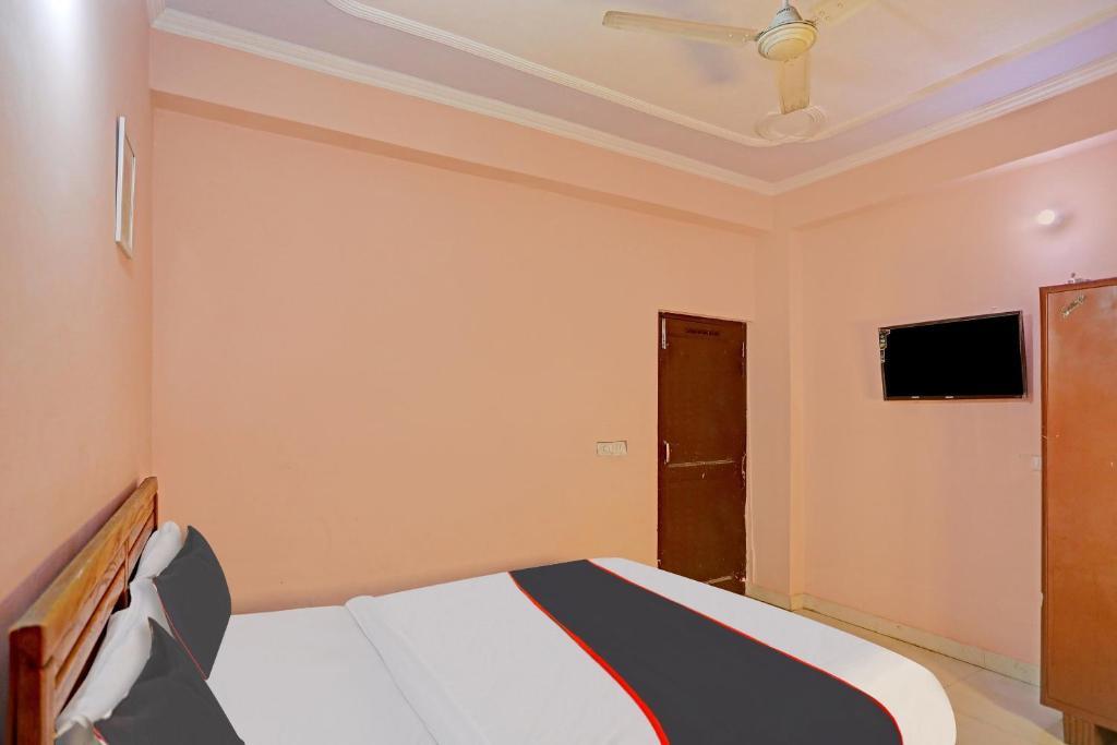 Нойда: Collection O Mayank Guest House Near ISKCON Temple Noida