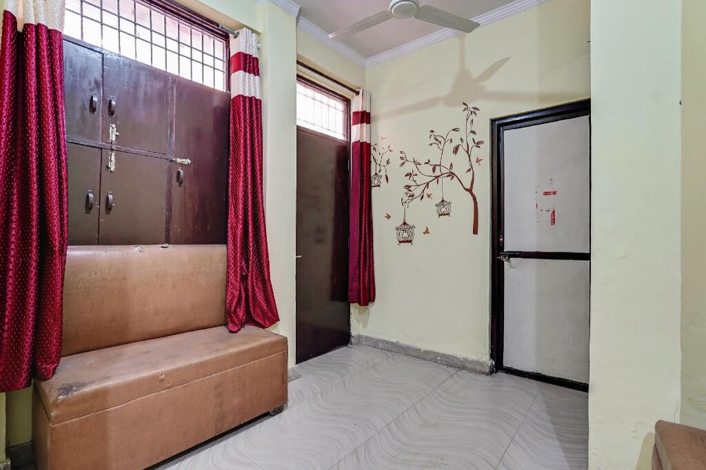 Нойда: OYO Flagship 77558 Baba Guest House