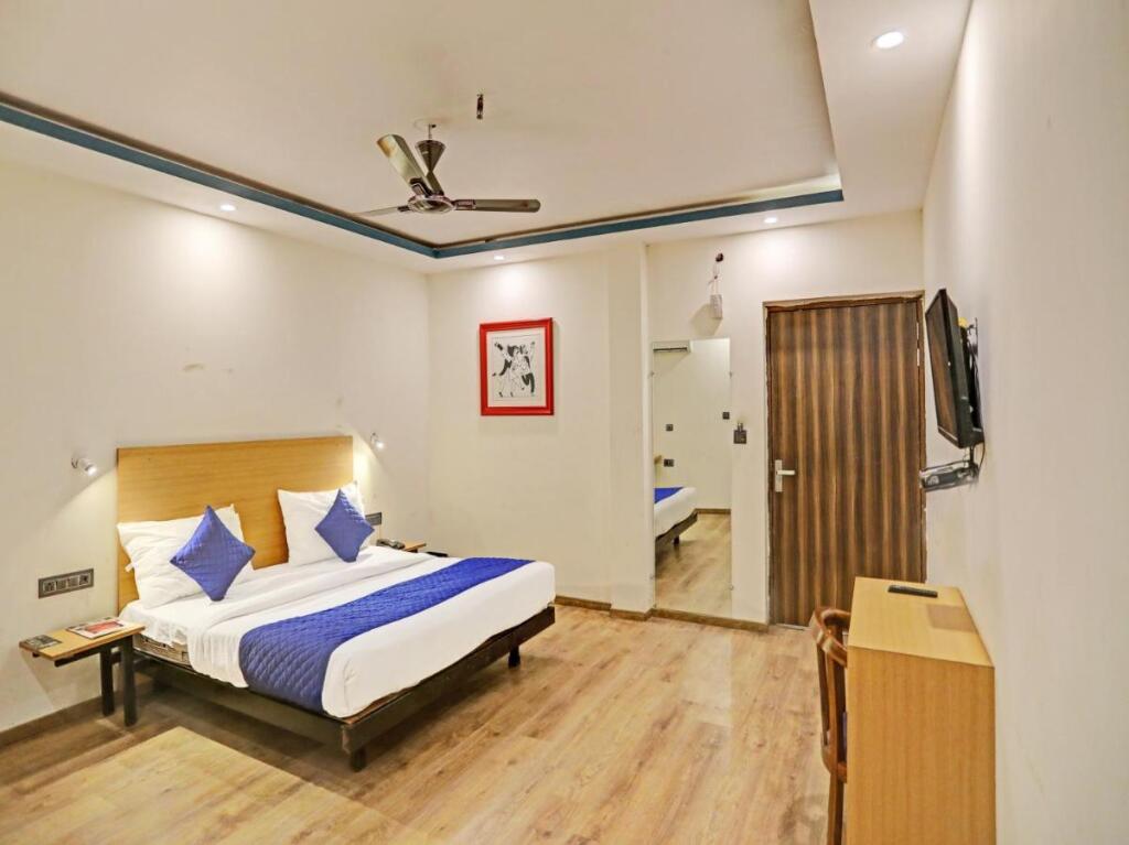 Нойда: Hotel Noida Grand