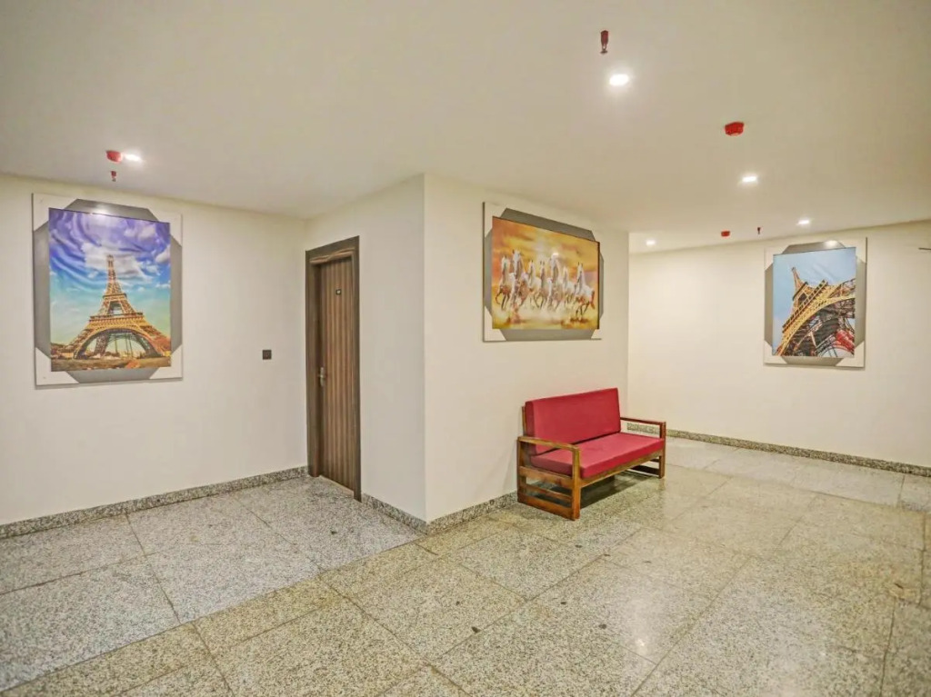 Нойда: Hotel Noida Grand