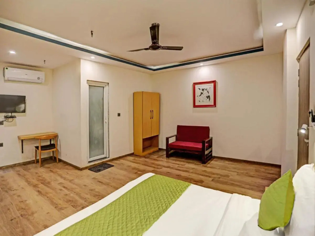 Нойда: Hotel Noida Grand
