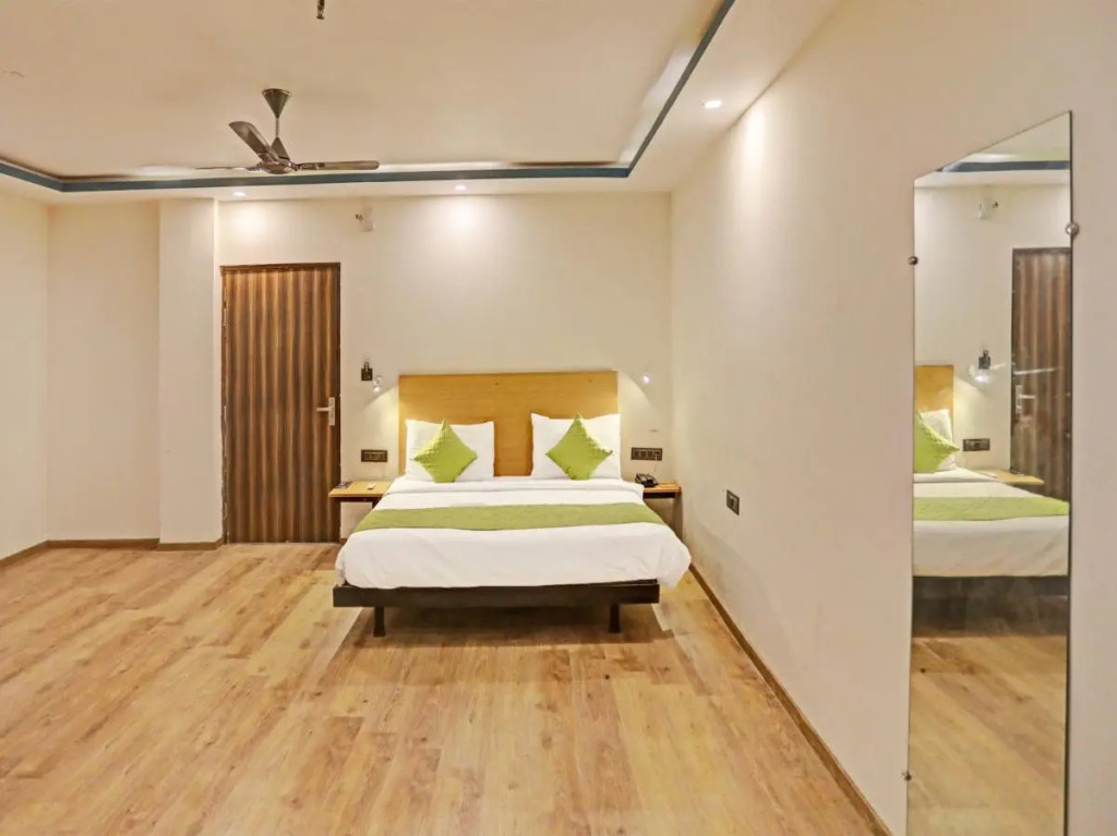 Нойда: Hotel Noida Grand
