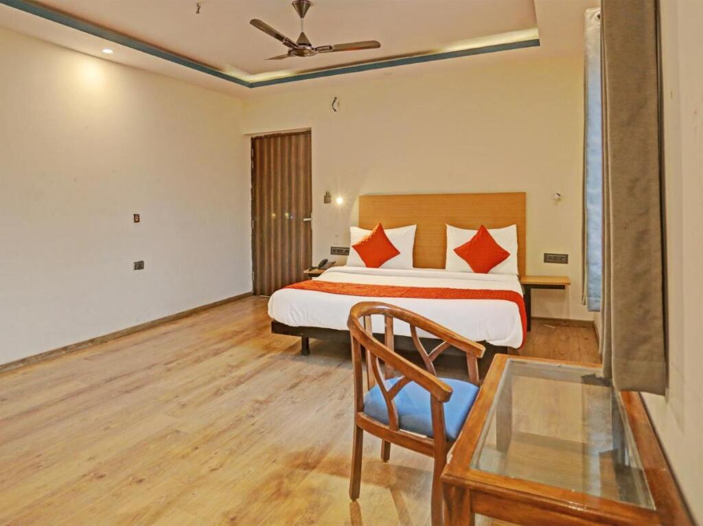 Нойда: Hotel Noida Grand