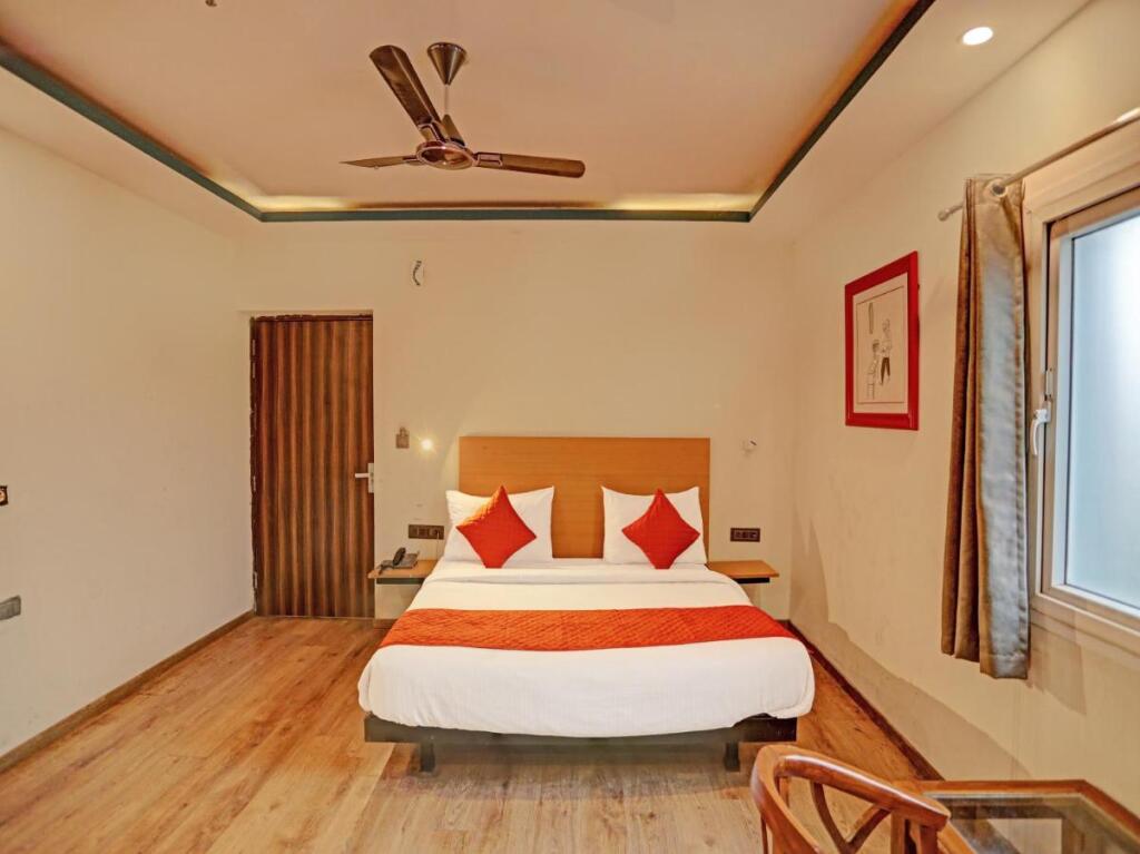 Нойда: Hotel Noida Grand