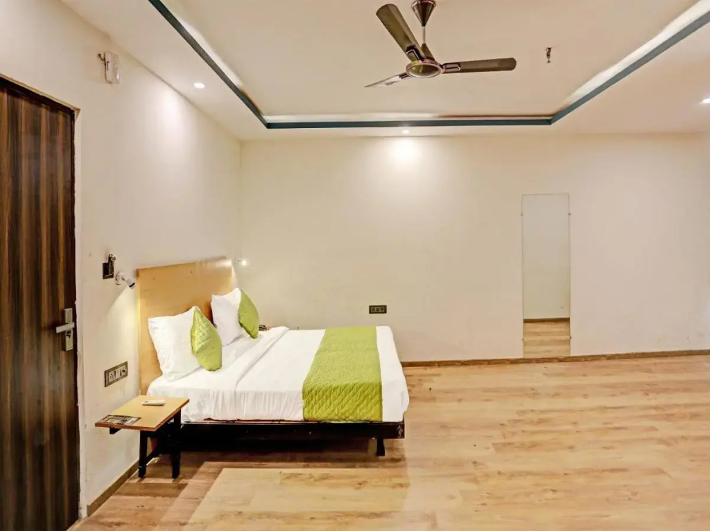 Нойда: Hotel Noida Grand