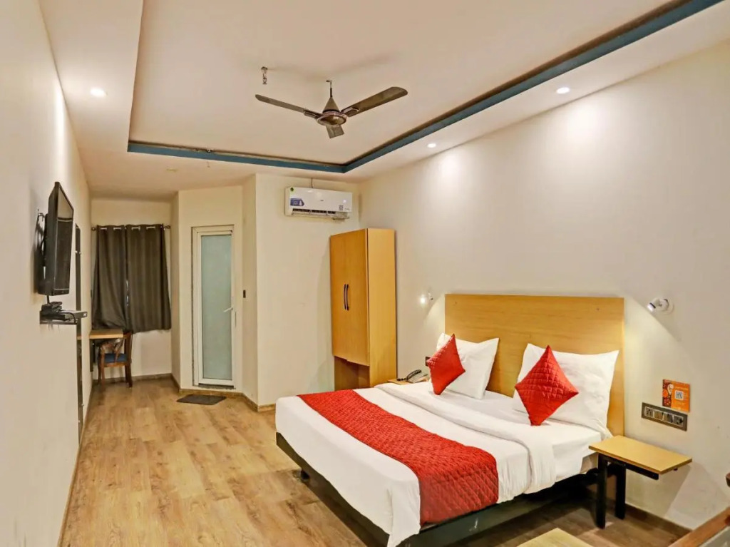 Нойда: Hotel Noida Grand