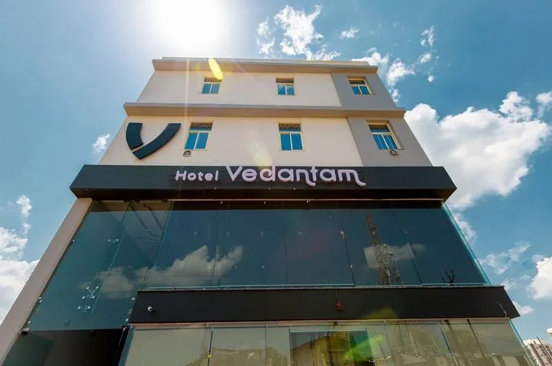 Гуна: Hotel Vedantam