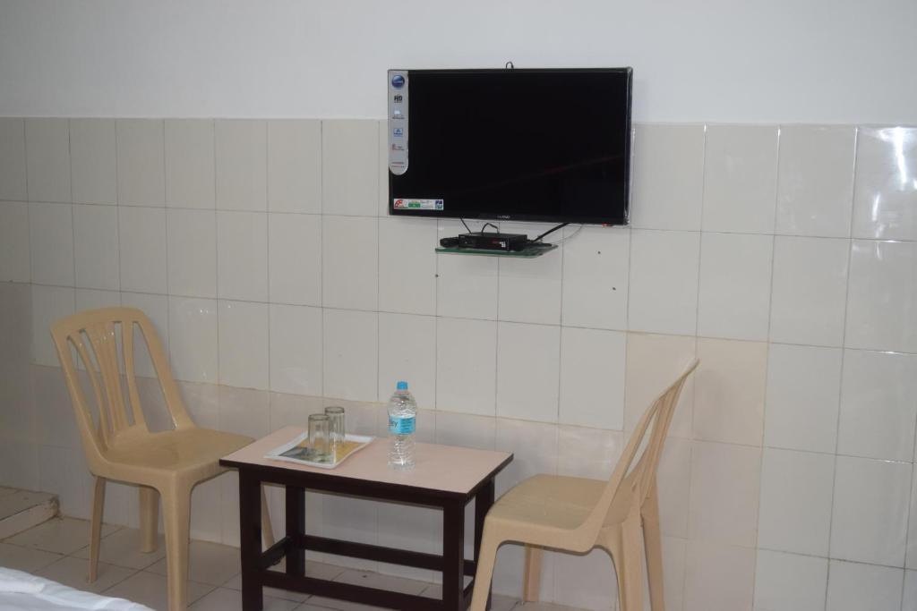 Гунтур: Athidhi Inn Guntur