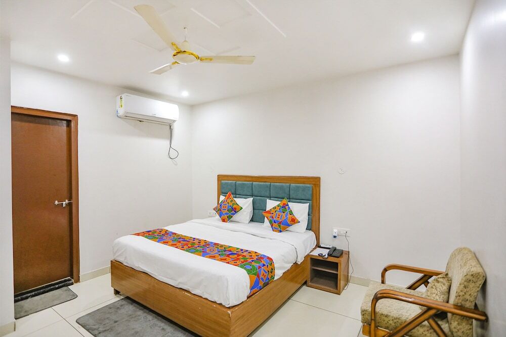 Нойда: Fabhotel Well Stay