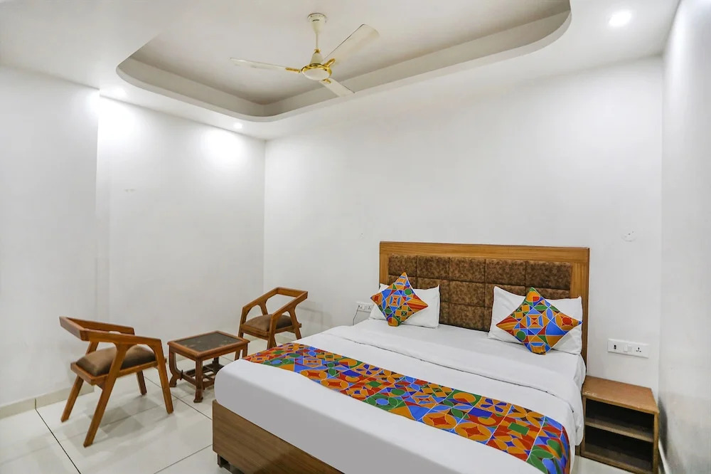Нойда: Fabhotel Well Stay
