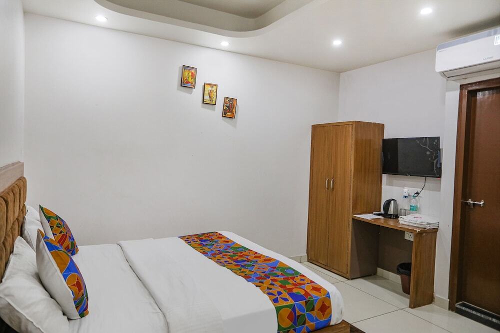 Нойда: Fabhotel Well Stay