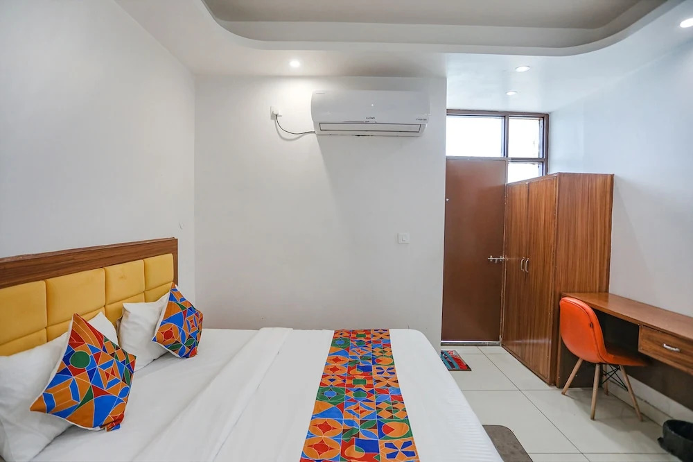 Нойда: Fabhotel Well Stay