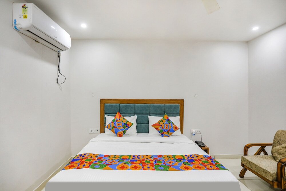 Нойда: Fabhotel Well Stay