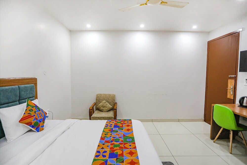 Нойда: Fabhotel Well Stay
