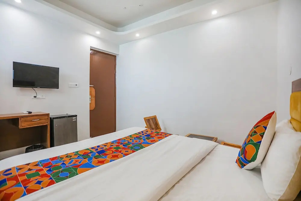 Нойда: Fabhotel Well Stay