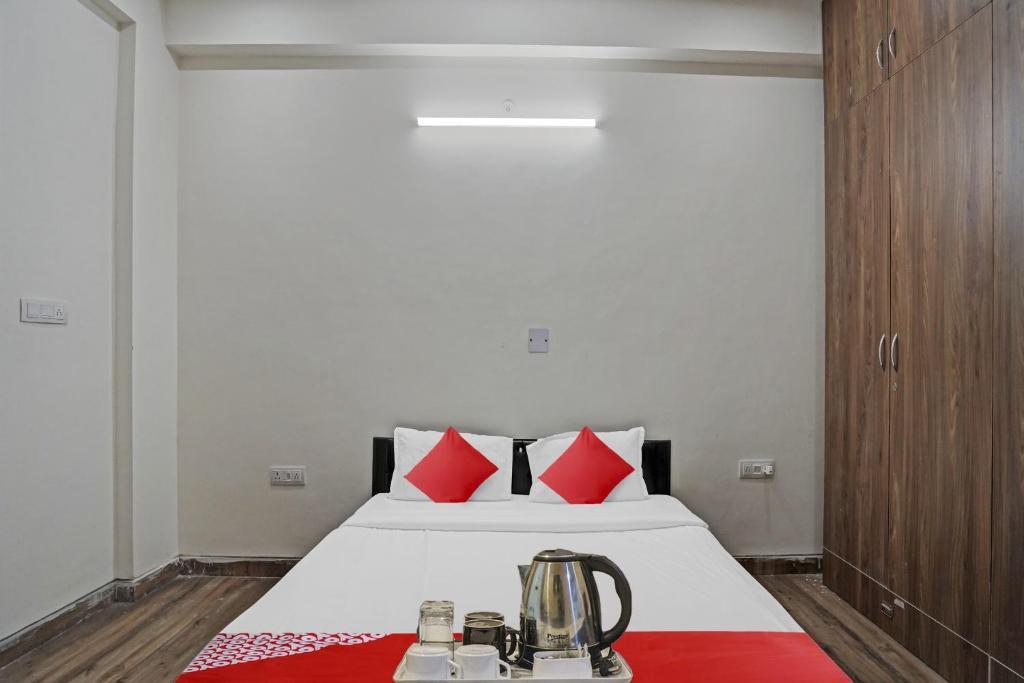 Нойда: Flagship Hotel Green Apple