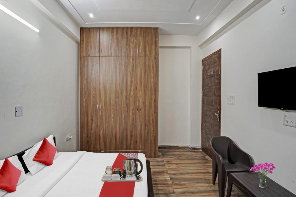Нойда: Flagship Hotel Green Apple
