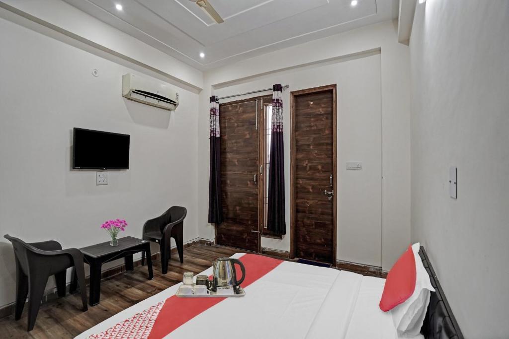 Нойда: Flagship Hotel Green Apple