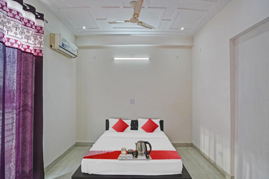 Нойда: Flagship Hotel Green Apple