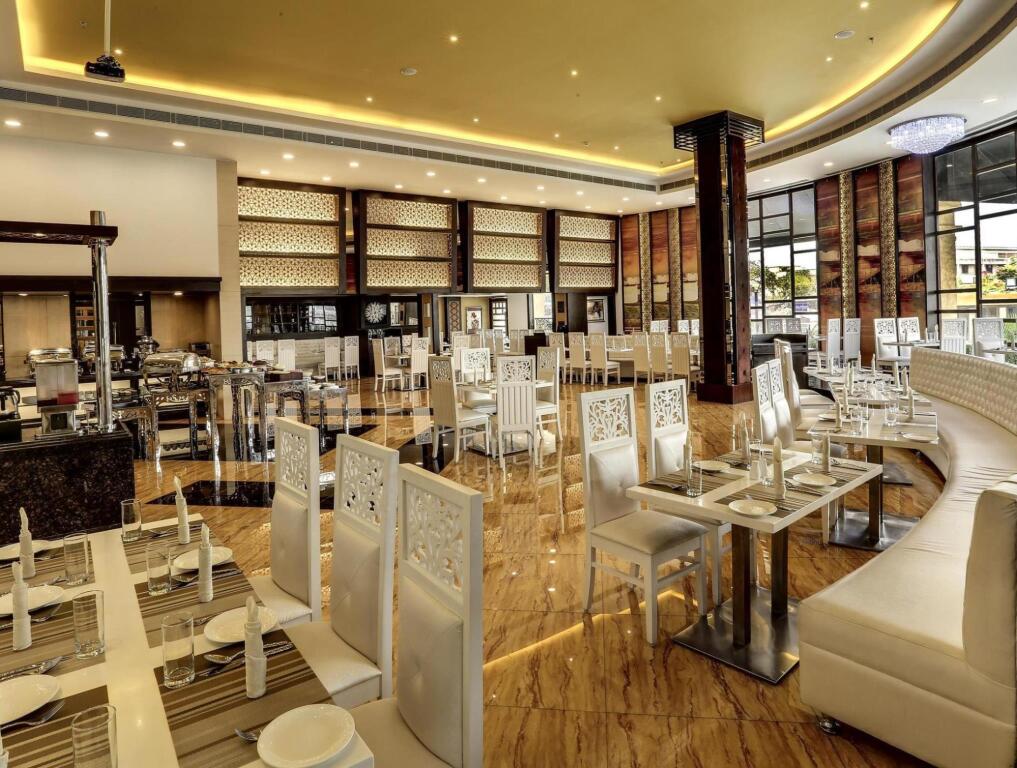 Тхане: Golden Tulip Vasai Hotel And Spa