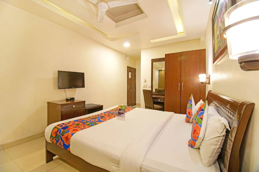 Гуруграм: OYO Rooms Cyber City Oakwood