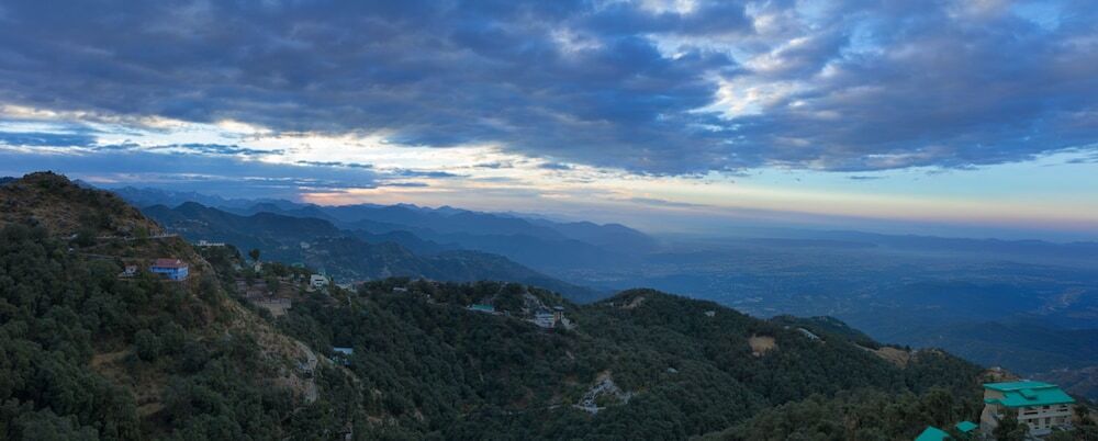 Массури: Mussoorie - Dancing Leaves, A Sterling Holidays Resort