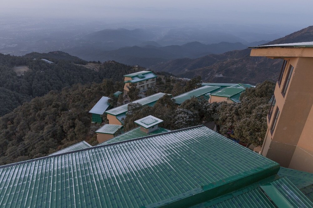 Массури: Mussoorie - Dancing Leaves, A Sterling Holidays Resort
