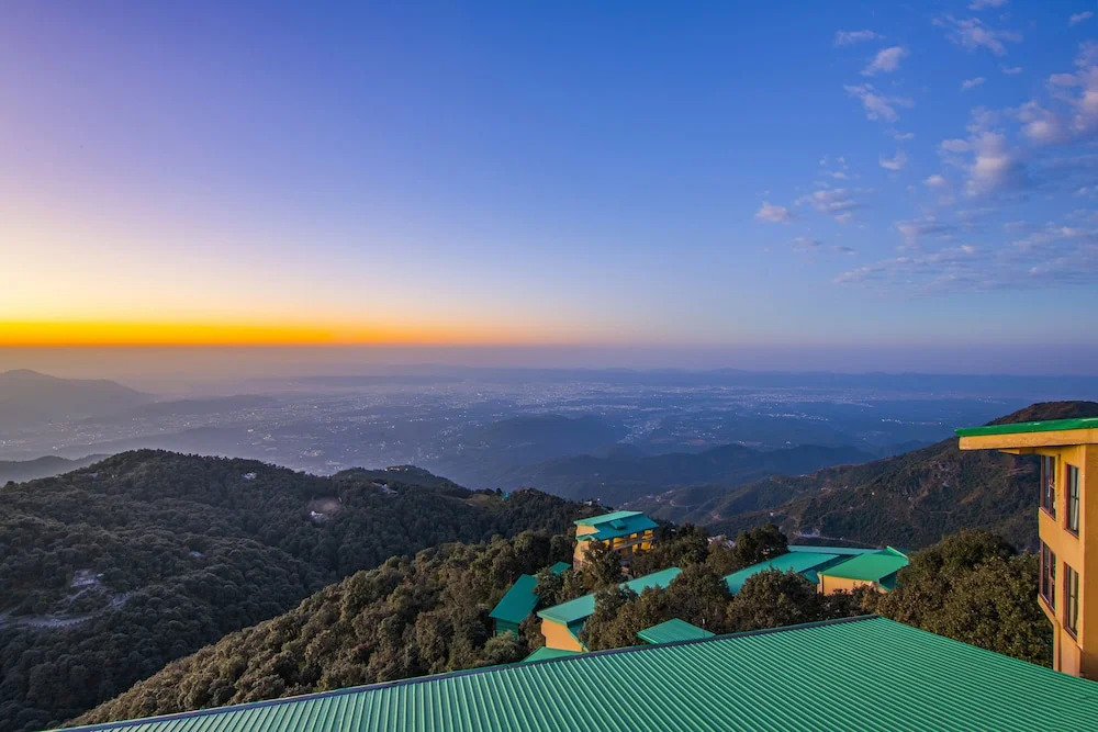 Массури: Mussoorie - Dancing Leaves, A Sterling Holidays Resort