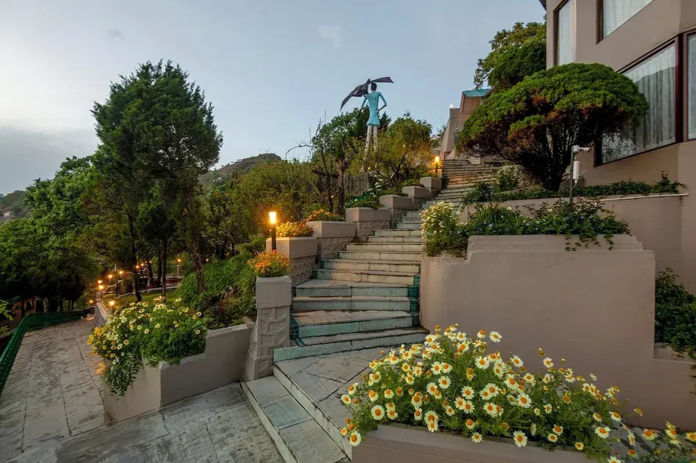 Массури: Mussoorie - Dancing Leaves, A Sterling Holidays Resort