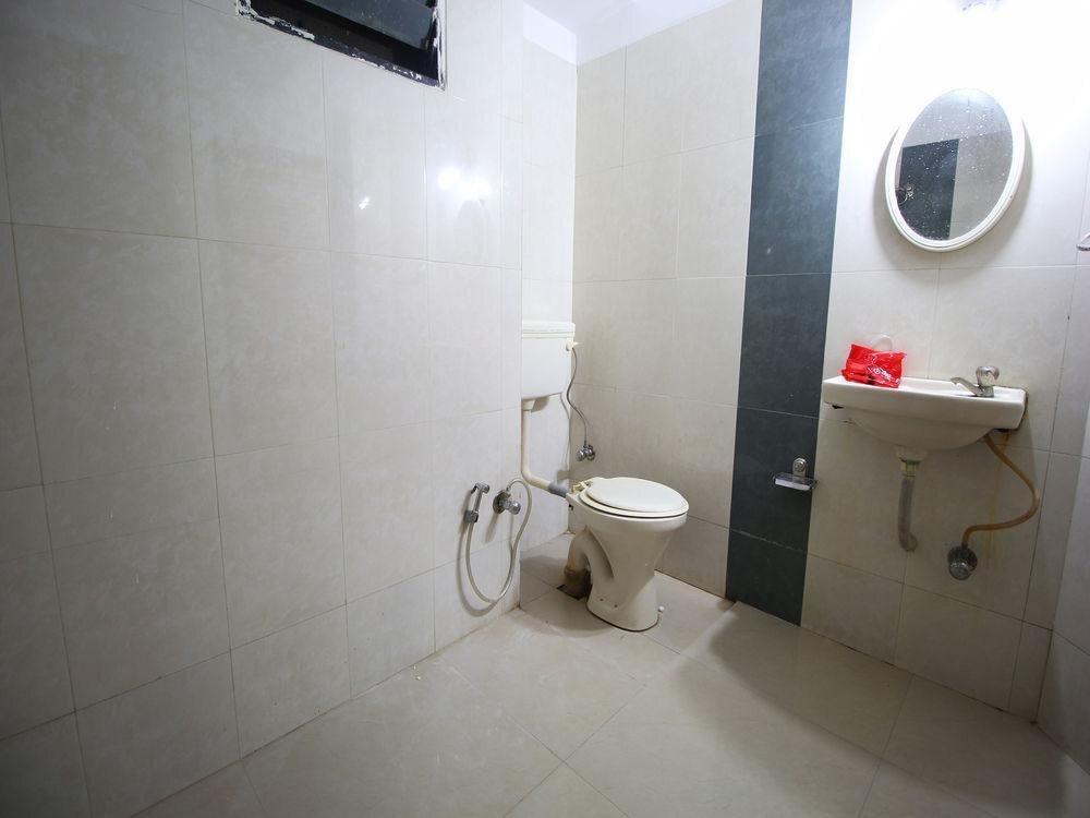 Ахмедабад: OYO Rooms Sola SG Highway 2