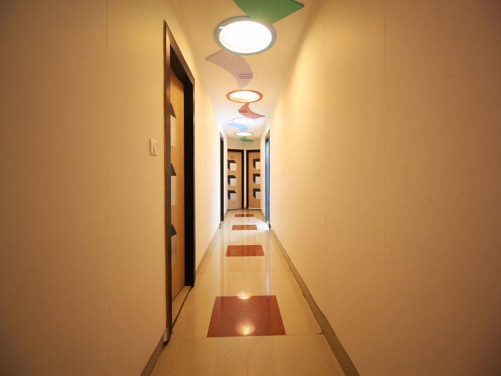 Ахмедабад: OYO Rooms Sola SG Highway 2
