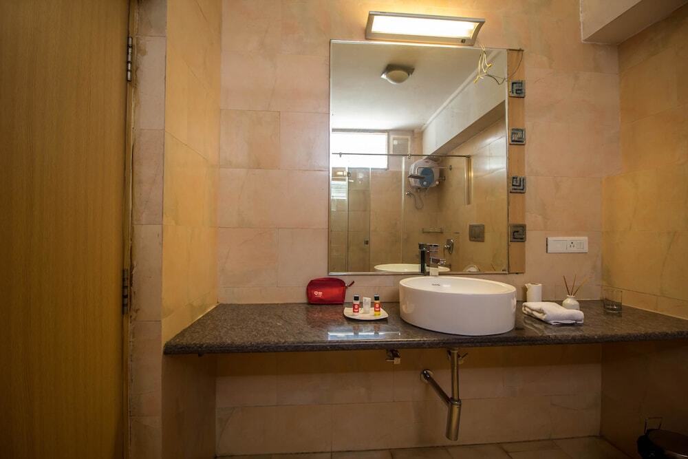Висакхапатнам: OYO Apartments RK Beach Road