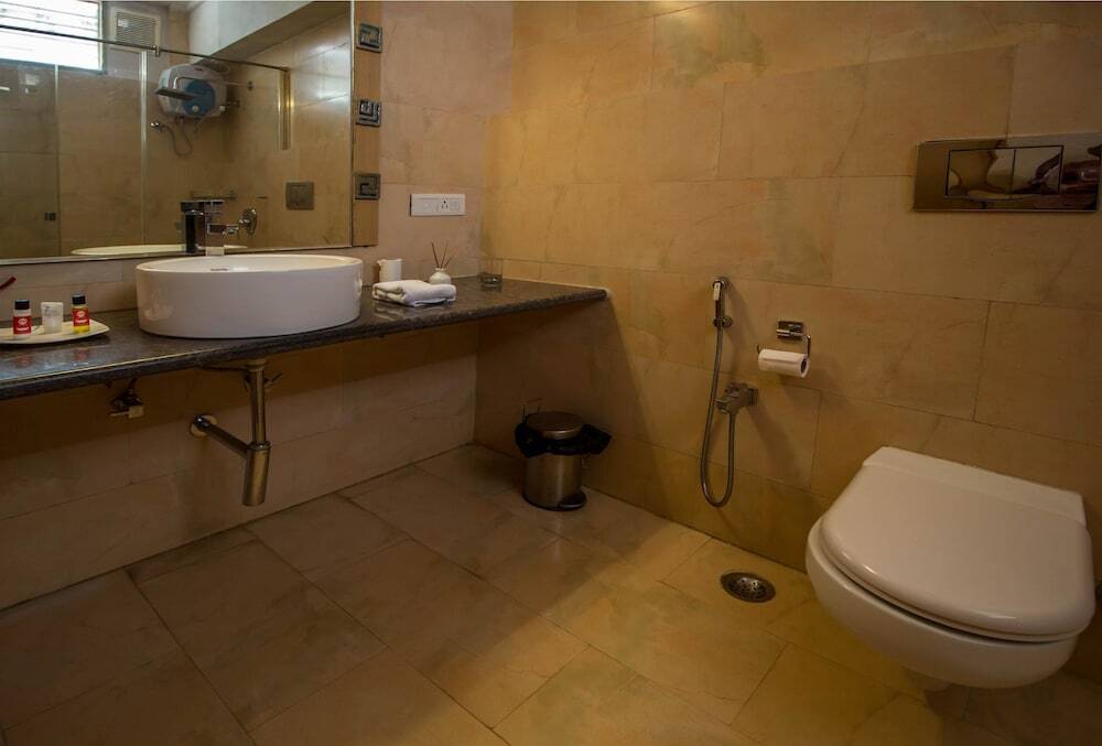 Висакхапатнам: OYO Apartments RK Beach Road