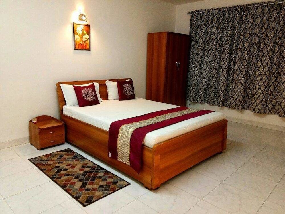 Ахмедабад: 10 Blossoms Hospitality Services