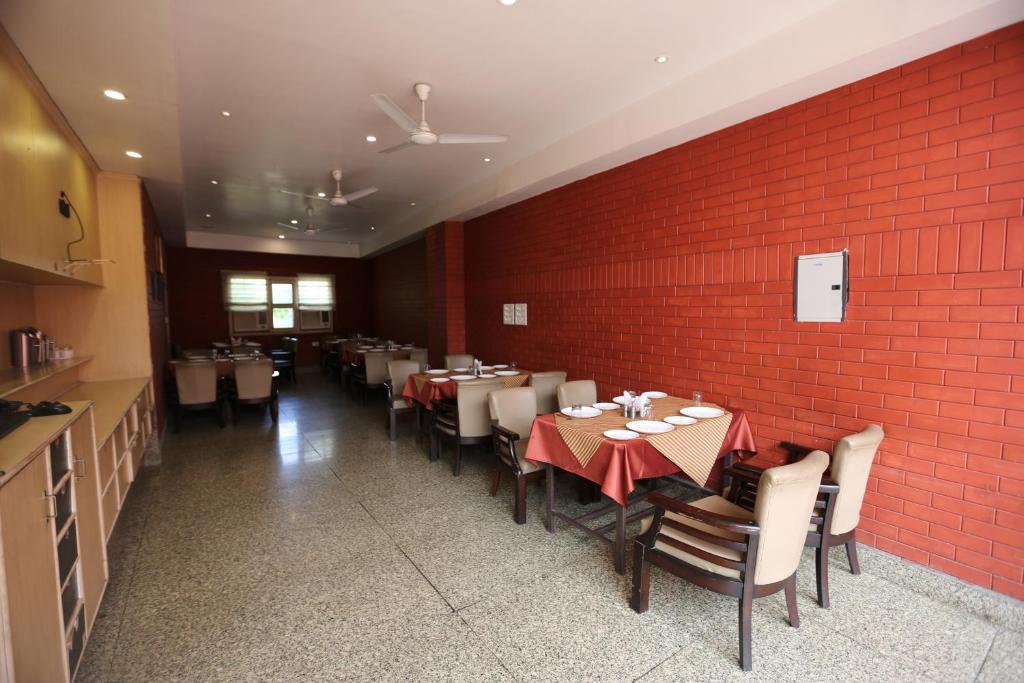 Канпур: Oyo Rooms 80 Feet Road