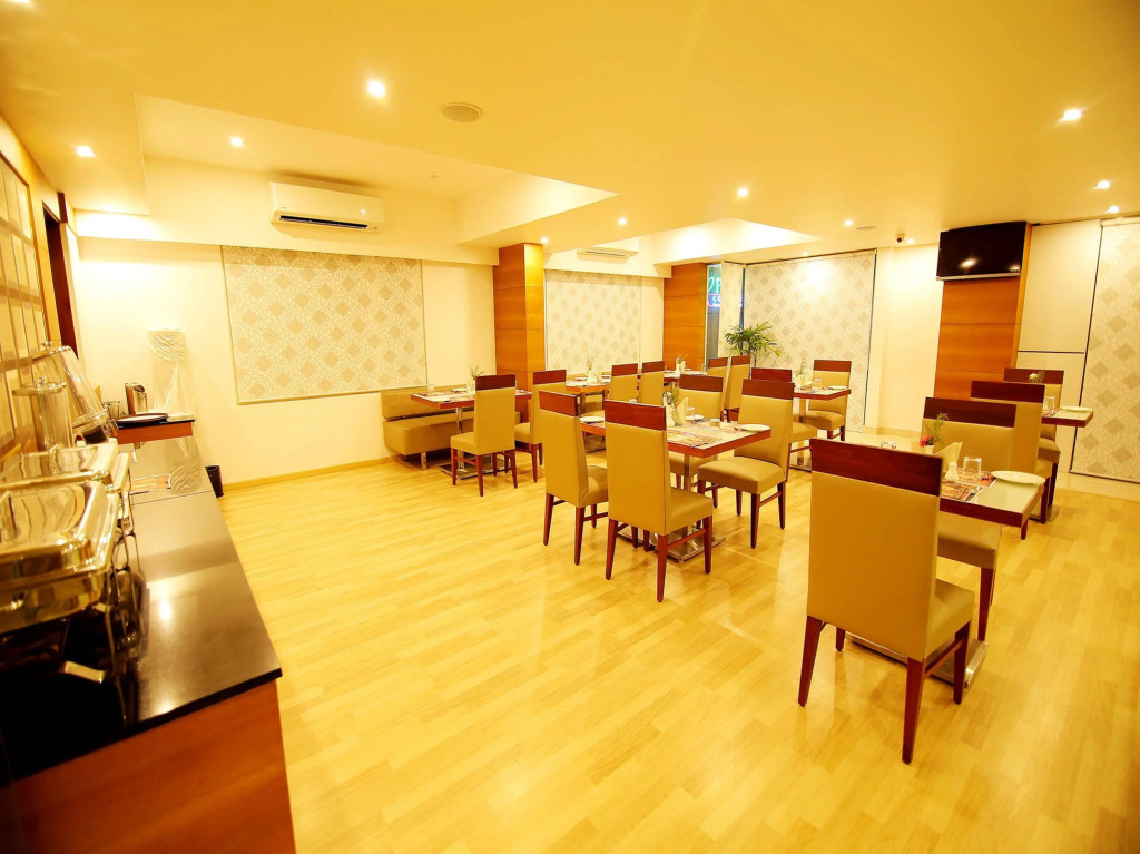 Эрамаллур: OYO Premium Kakkanad Civil Station