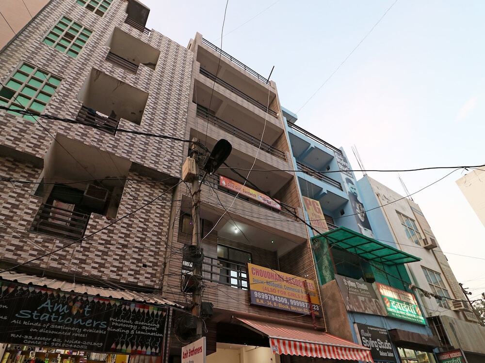 Нойда: Oyo 10663 Triage Home Stay