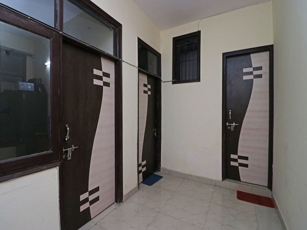 Нойда: Oyo 10663 Triage Home Stay