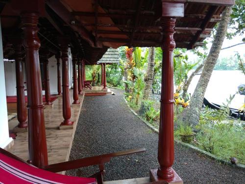 Cherthala: Back Water Farm House