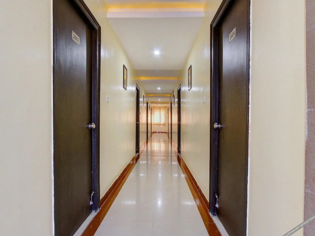 Шамшабад: Oyo 3787 9 Star Hotel