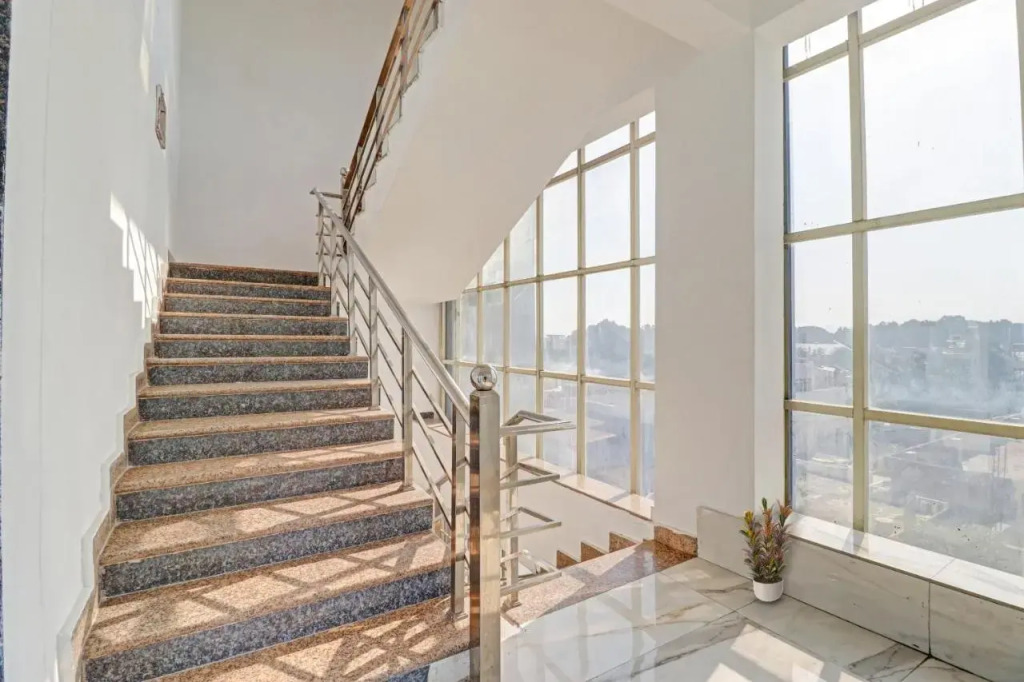Дехрадун: OYO 703086 Hotel Shri Rooms & Restaurant